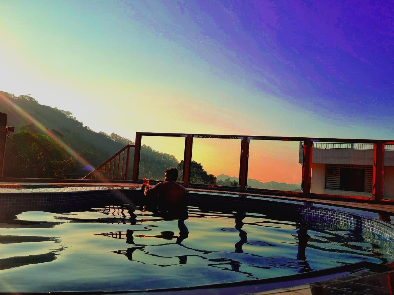 Manthra Leisure Otel Kandy Dış mekan fotoğraf