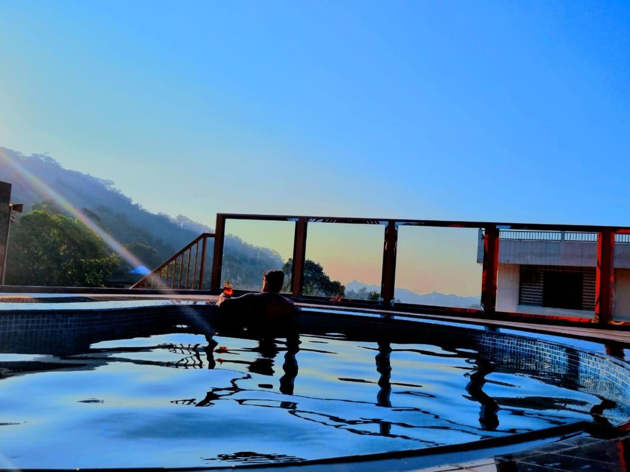 Manthra Leisure Otel Kandy Dış mekan fotoğraf